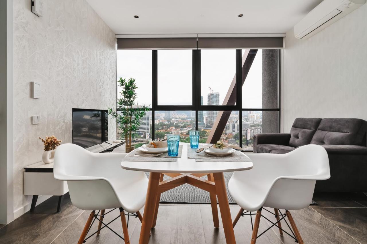 Scarletz Klcc Apartments By Soulasia Kuala Lumpur Zewnętrze zdjęcie