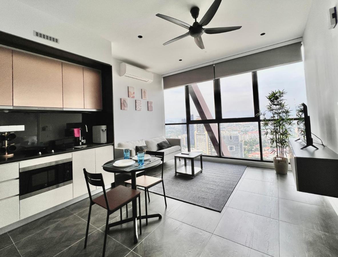 Scarletz Klcc Apartments By Soulasia Kuala Lumpur Zewnętrze zdjęcie