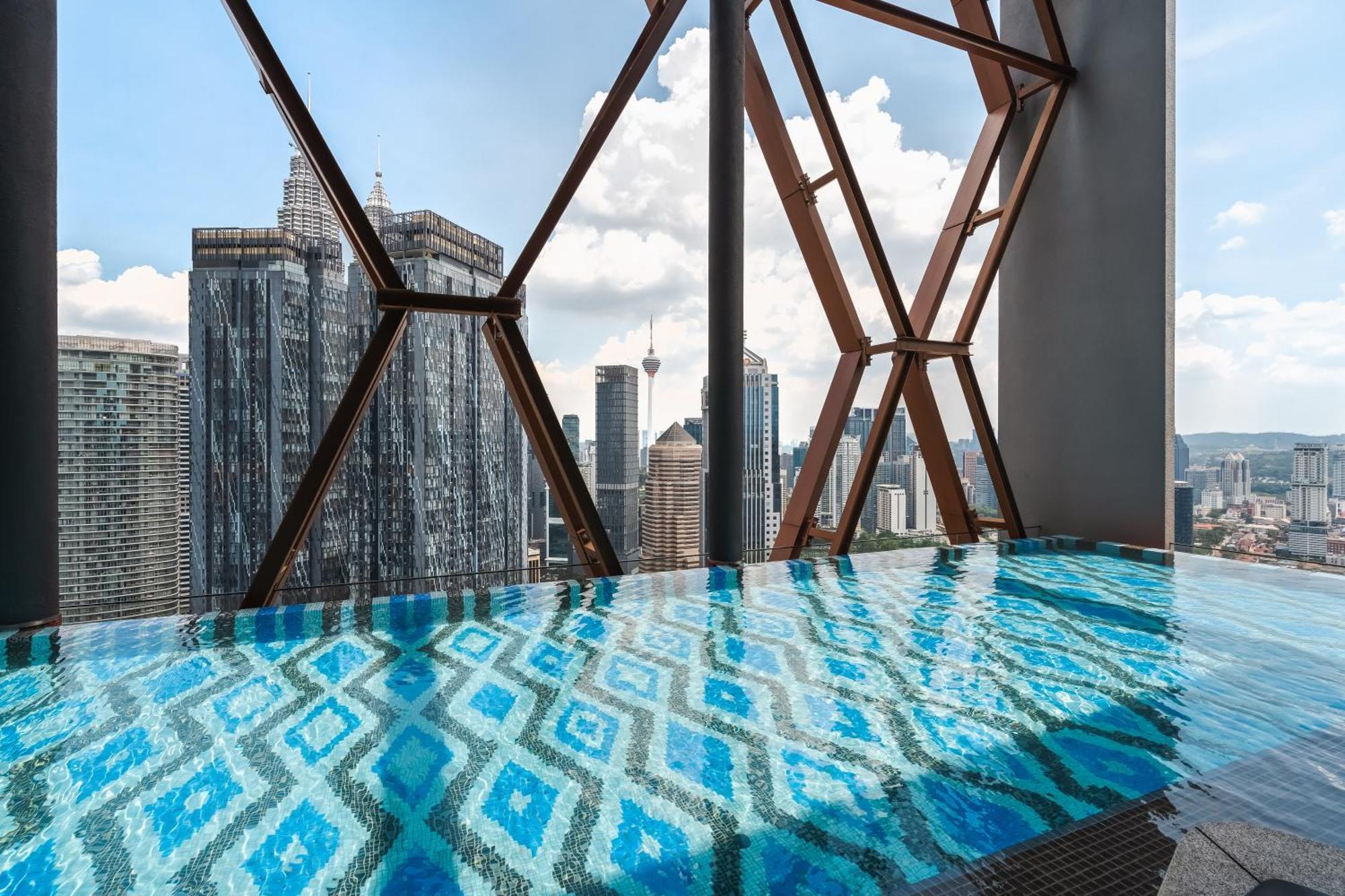 Scarletz Klcc Apartments By Soulasia Kuala Lumpur Zewnętrze zdjęcie