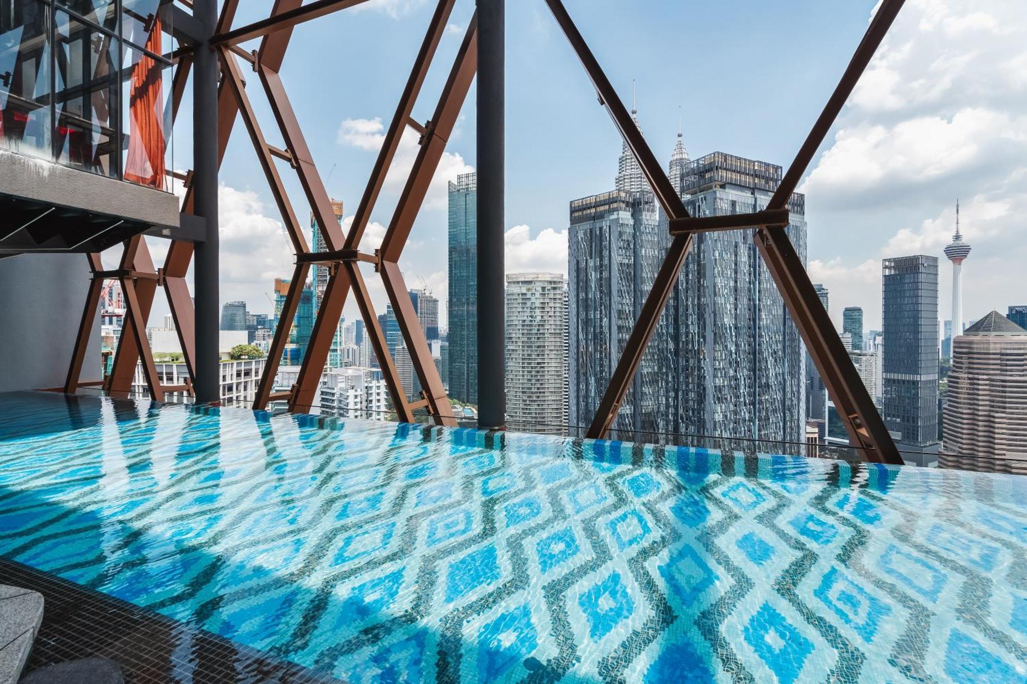 Scarletz Klcc Apartments By Soulasia Kuala Lumpur Zewnętrze zdjęcie